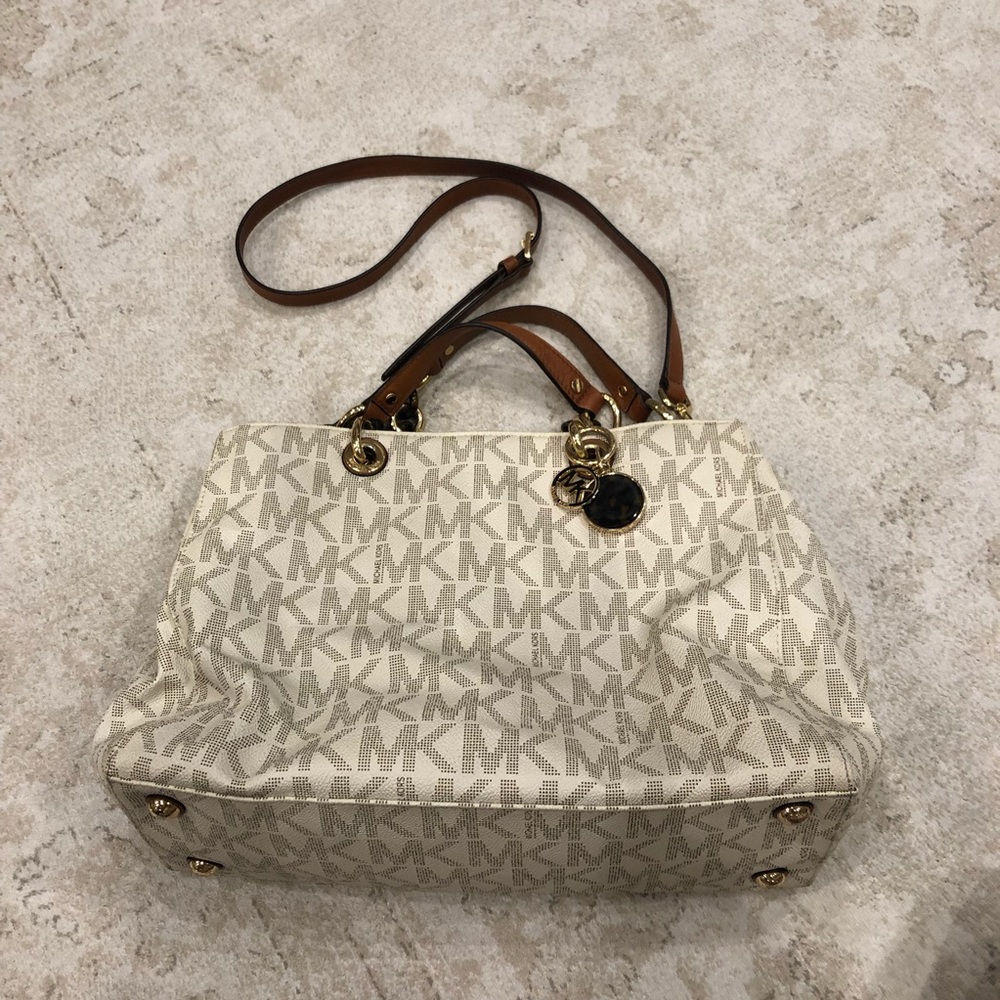 SIGNATURE MICHAEL KORS HANDBAG LIKE NEW